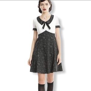 fantastic beasts dress and bow, size MD